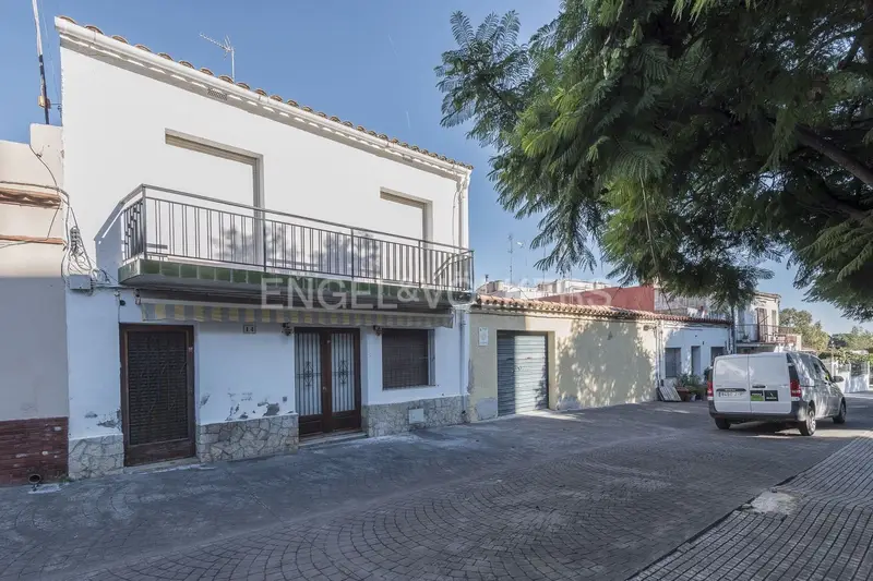 Casa adosada en Sitges para reformar cerca de la playa