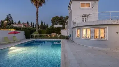 Chalet en Venta Parque Cubillas Piscina Privada Vigilancia 24h