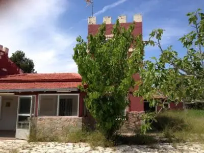 Finca de Lujo con 5 Dormitorios en Sax Alicante