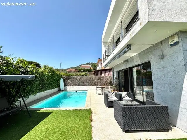 Casa Moderna con Vistas al Mar en Pineda de Mar