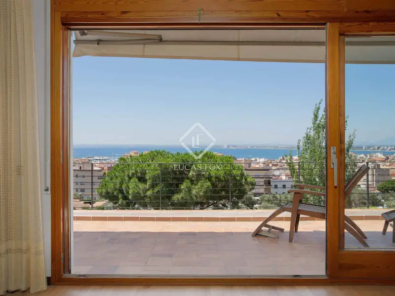 Chalet en Venta Roses Girona Gran Capacidad Vistas Piscina