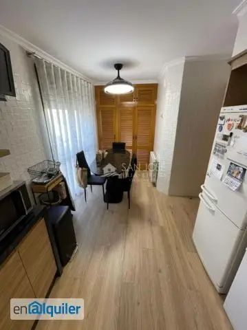 Casa Amueblada en Novelda con Garaje Doble y Aire Acondicionado