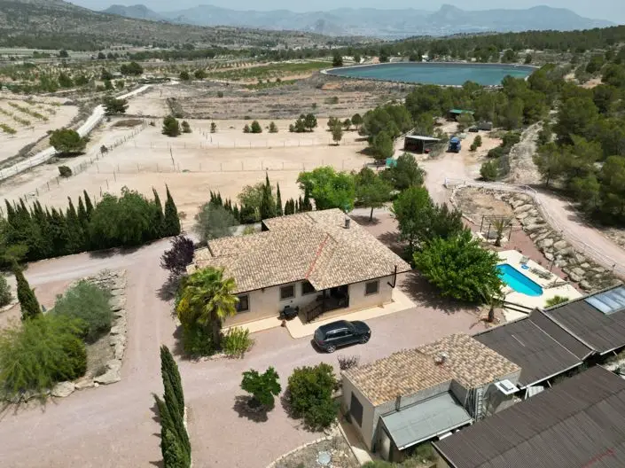Villa de Lujo con Finca Ecuestre en Alicante