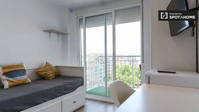 Apartamento 4 Dormitorios 3 Ba	nos Valencia Spotahome
