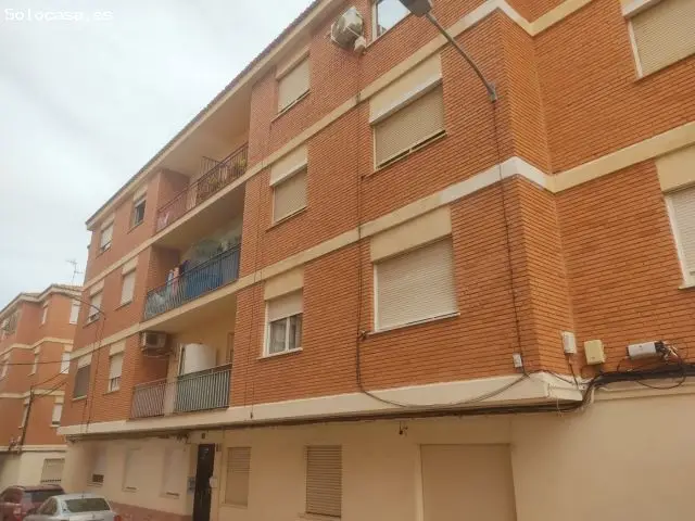 Vivienda en Almansa con Ascensor: 2 Dormitorios, Cocina Equipada