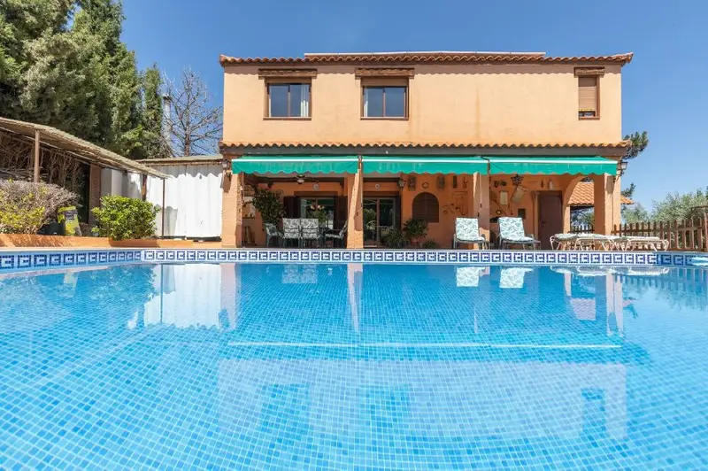 Casa en Los Tablazos Moraleda de Zafayona con Piscina y Jardin