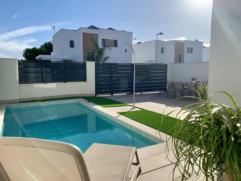 Villa de Lujo en Roda Golf Murcia con Piscina Privada