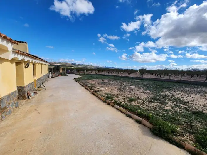 Villa 3 Dormitorios Venta Yecla