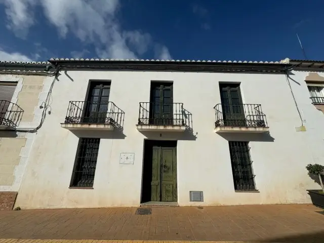 Adosado de 10 Dormitorios en Pizarra Restauracion