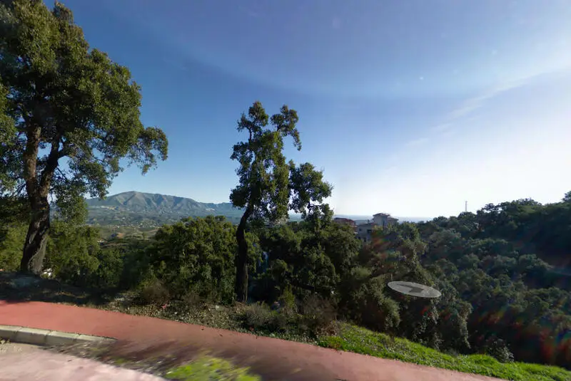 Parcela con Licencia para Villa de Lujo en La Mairena Costa del Sol
