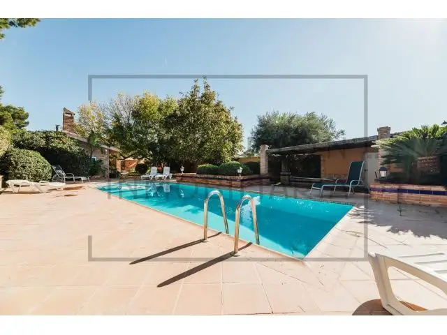 Chalet en La Masia de Bétera con Piscina y Jardín