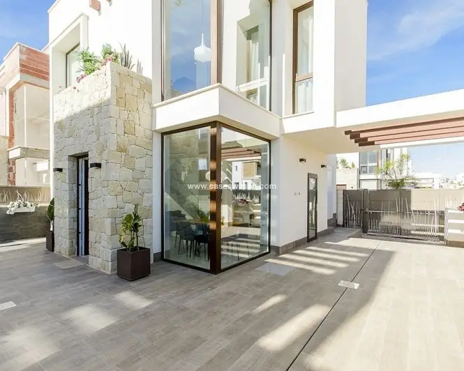 Villa 3 Dormitorios en Playa Honda Nueva Construccion