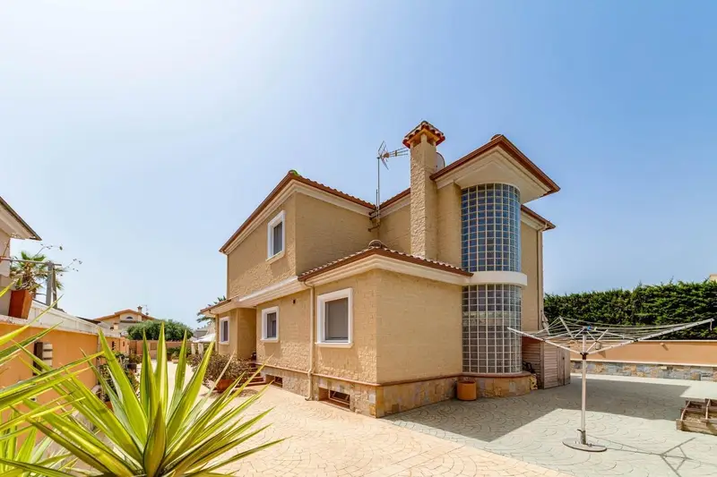 Villa de Lujo en San Javier Murcia con Piscina y Jacuzzi