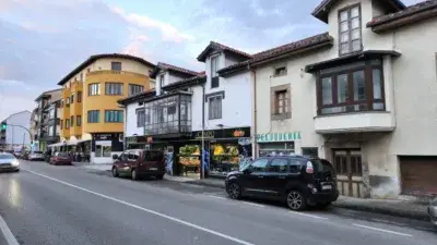 Casa con Local Comercial en Saron