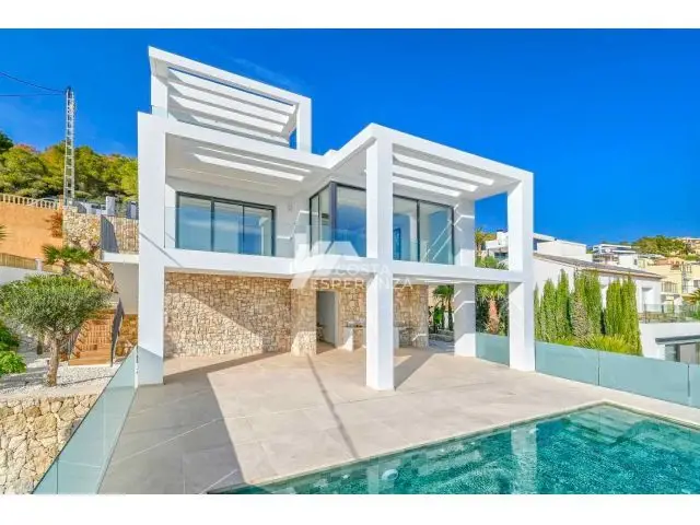 Chalet de Lujo en Calpe con Vistas Panorámicas al Mar