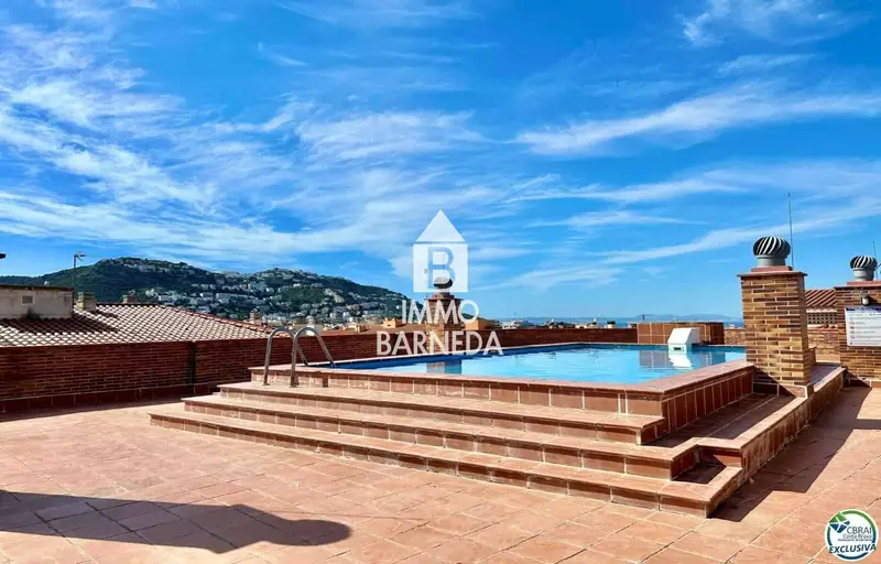 Apartamento en Roses con 3 Suites 2 Parkings y Piscina