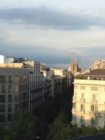 INCREIBLE ÁTICO EN EIXAMPLE CON IMPRESIONANTE TERRAZA DE 56M2 CON VISTAS A LA SAGRADA FAMILIA