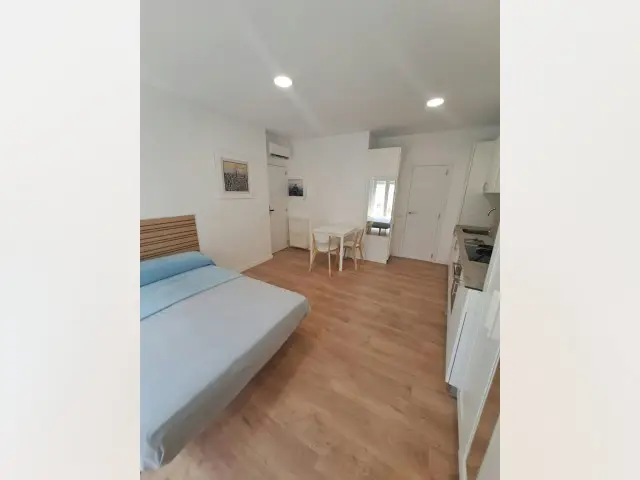 Estudio Amueblado Valencia: Wifi, Aire Acondicionado y Cocina Equipada