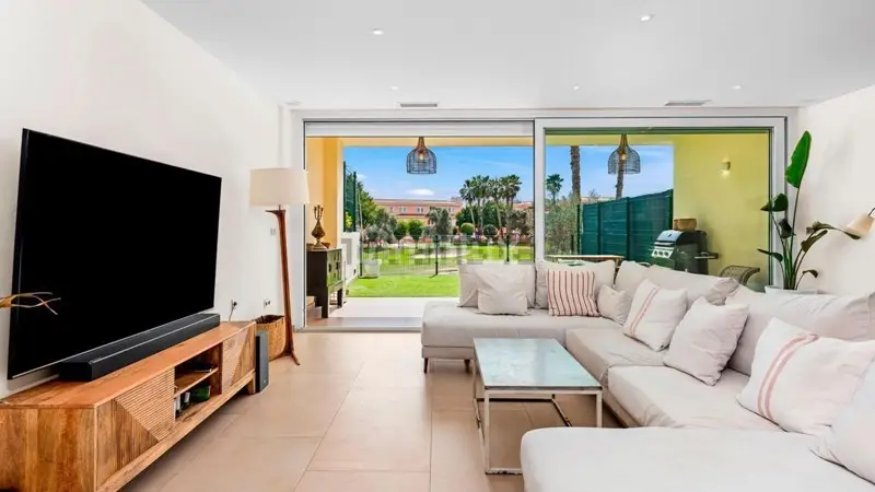 Casa Reformada con Vistas al Golf en Playa de San Juan