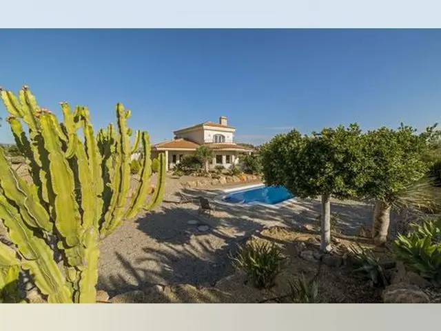 Estupenda Villa Familiar en Vera Campo Golf Piscina Sótano