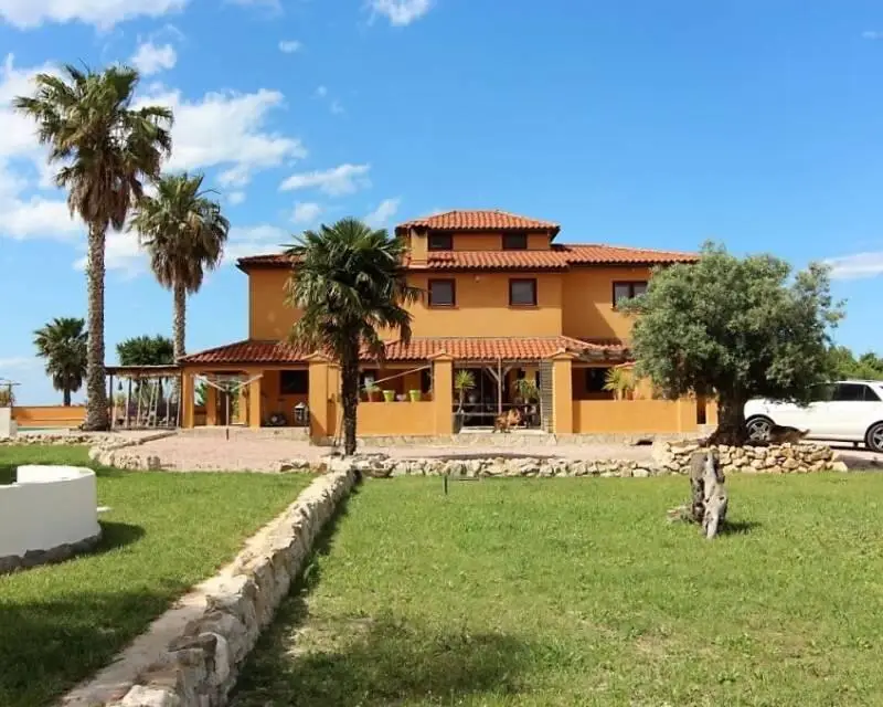 Villa de Lujo con 5 Dormitorios y Piscina en Denia
