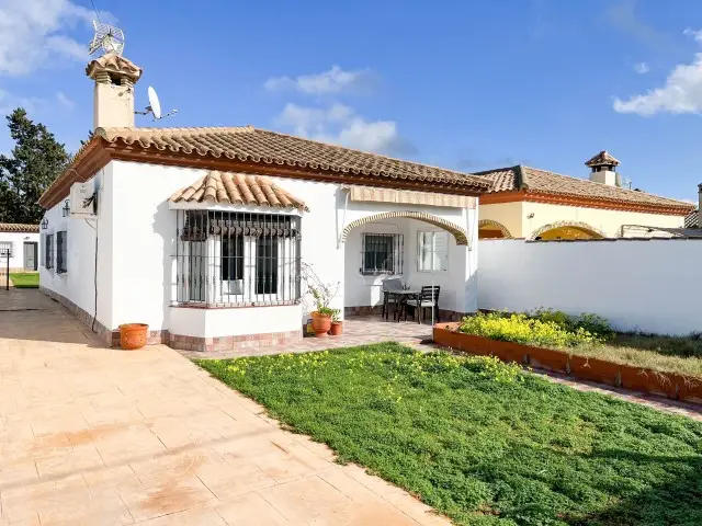 Casa Villa 3 Dormitorios Chiclana Jardin Piscina Chimenea