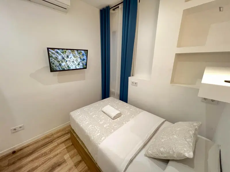 Estudio Moderno en Madrid con Wifi y Lavadora