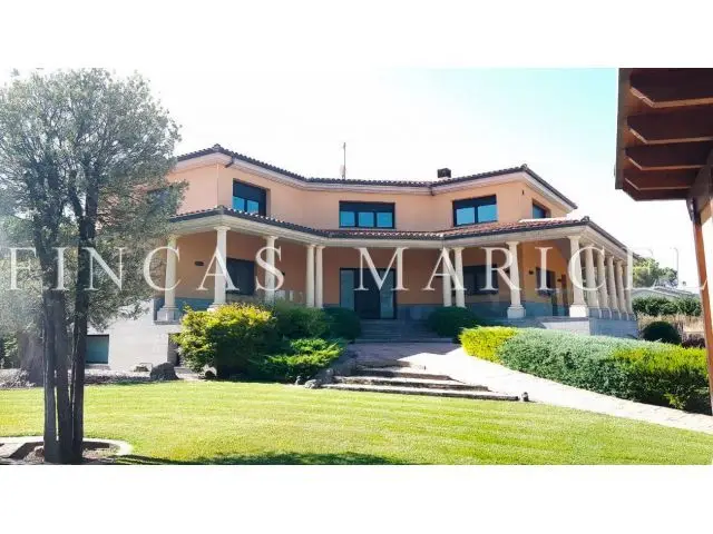Chalet en Venta en El Serrat de Castellnou Manresa