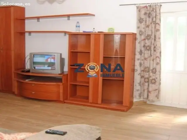 Casa en Valencia de Alcántara con dos dormitorios y chimenea
