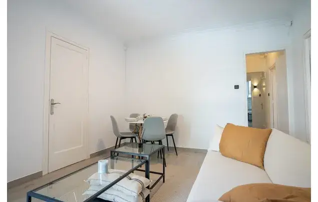 Habitacion 15m2 en piso de 90m2 en Barcelona