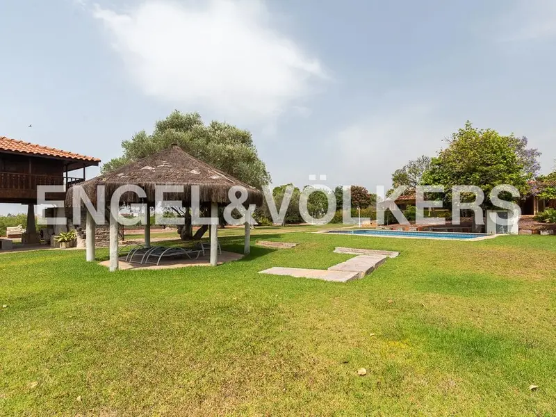 Chalet en Puig Valencia con Piscina Privada y Parcela Rustica
