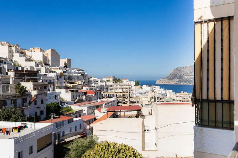 Piso en La Herradura con Vistas al Mar y Aparcamiento