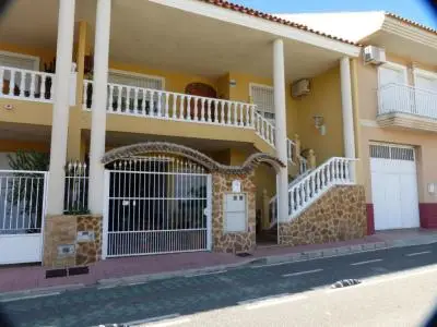 Casa familiar 5 dormitorios garaje 3 terrazas barbacoa