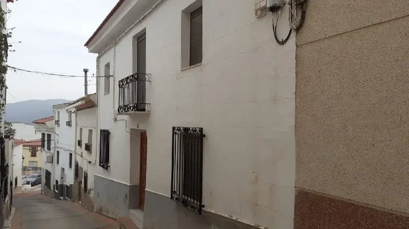 Casa en Venta con Patio en Somontin