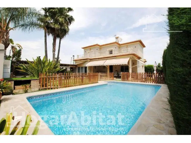 ¡Villa Espectacular! Amplia Con Piscina Privada, Garaje Y Gran Terraza