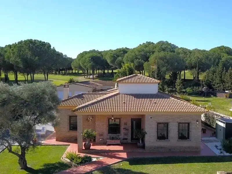 Chalet en Aljaraque con Vistas al Golf Reformado 274m2