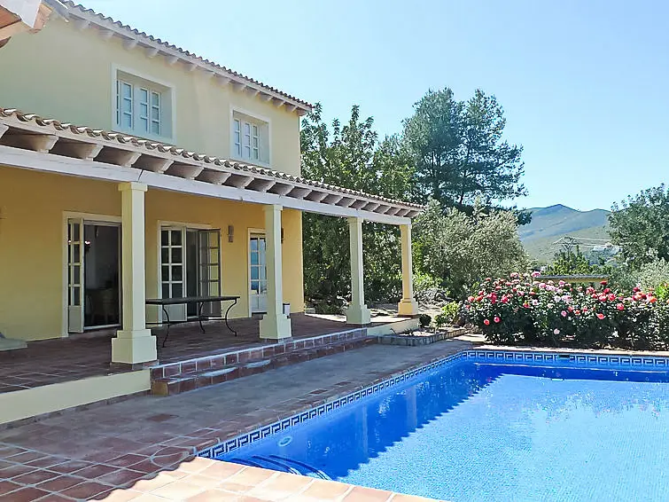 Casa-Villa de 3 Dormitorios alquiler Pegó, España