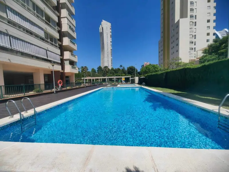 Apartamento en Benidorm con Vistas Panorámicas al Mar