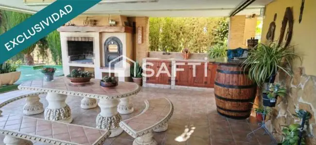Chalet Independiente con Terreno en Beniel