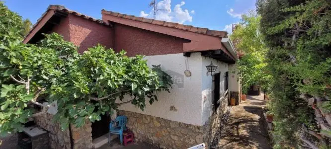 Chalet Independiente en Yebra con Piscina y Bodega