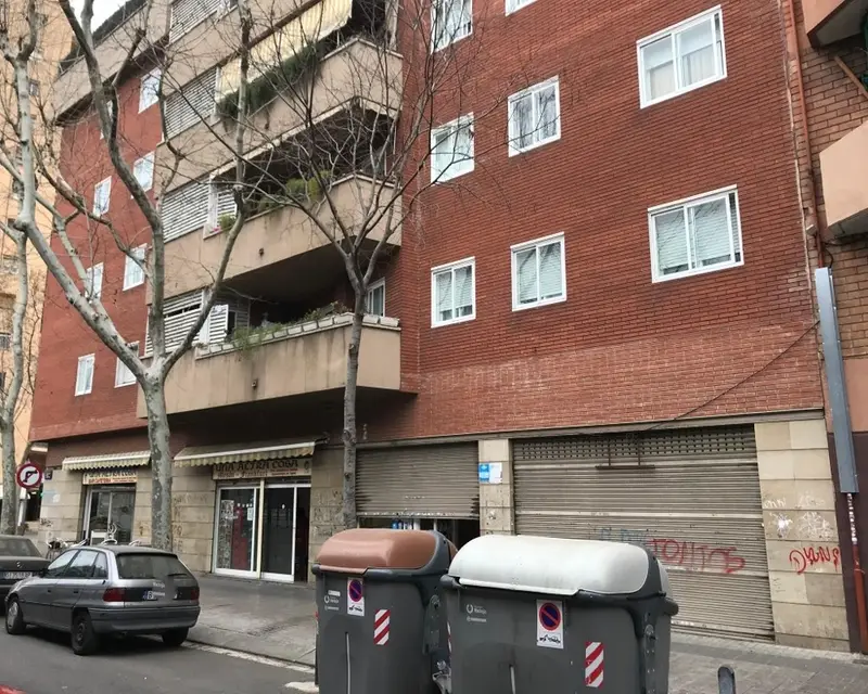 Local 62m2 Av Marques de Montroig Badalona