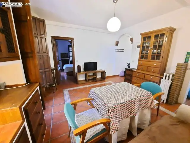 Apartamento en Alquiler Granada: 2 Balcones, Amueblado, Ideal Pareja
