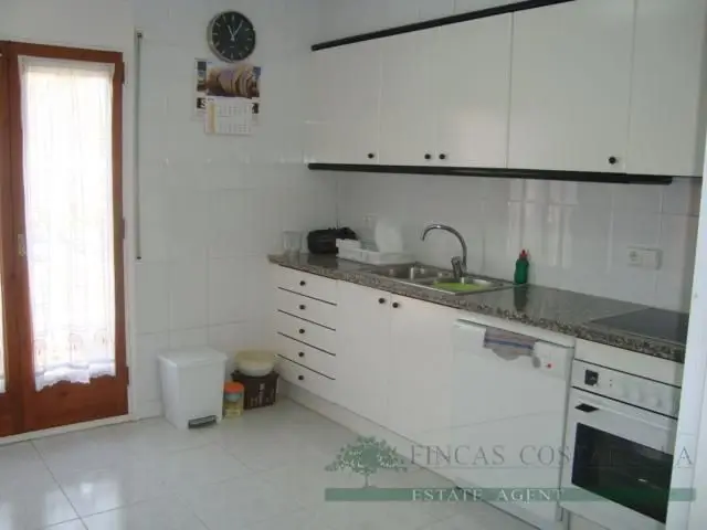 Adosado 4 Dormitorios en Palafrugell con Negocio Incluido