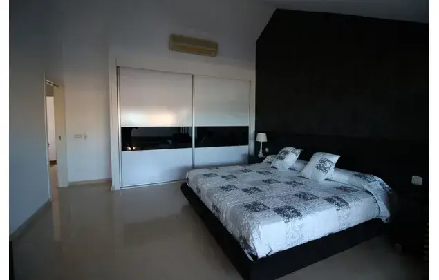 Alquiler Ático 4 Dormitorios 235m² Marbella