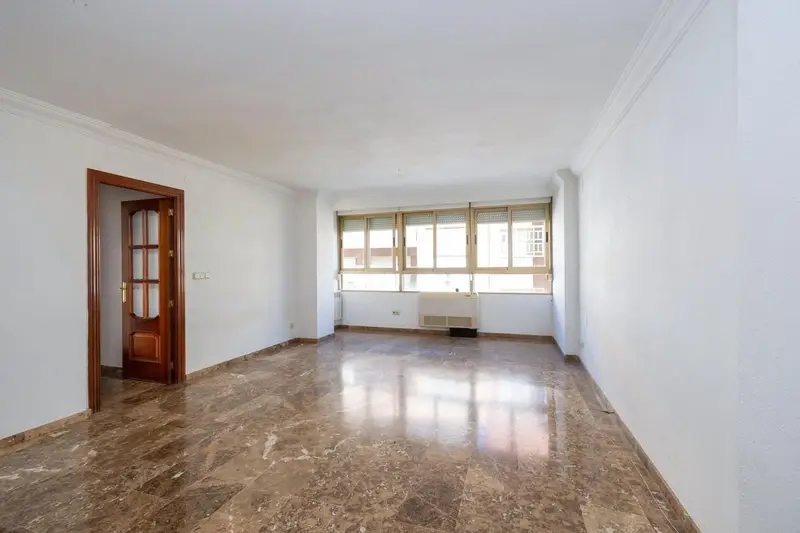 Piso en venta en Centro Granada 125m2 4 habitaciones 2 baños