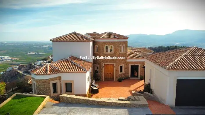 5 Bed Villa for sale