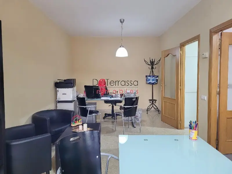 Venta Piso con calefacción en Escoles, Terrassa - Ref: 193-01081RC