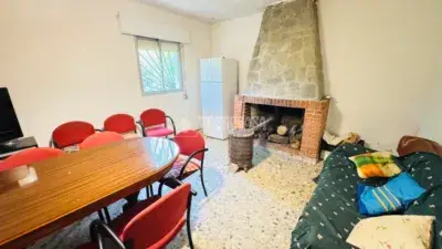 Chalet Independiente en Escalona con Piscina y 7 Dormitorios