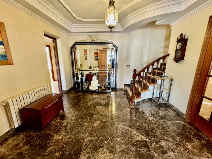 Finca de Lujo con 8 Dormitorios y Piscina cerca de Castalla