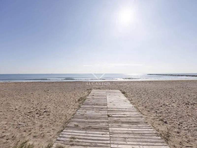 Chalet en Venta Puig Valencia: Adosados Mediterráneos con Terraza y Piscina Opcional